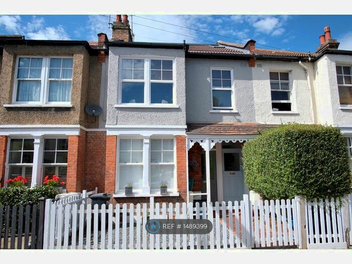 3 Bedroom Maisonette To Rent In Godstone Road, Twickenham, TW1