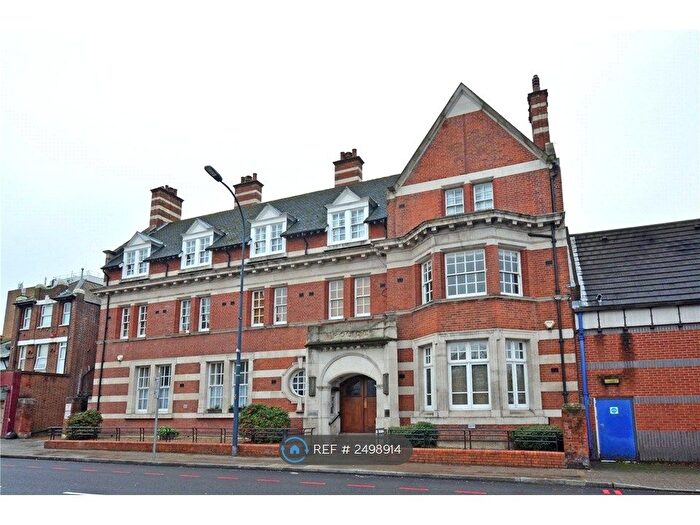 2 Bedroom Flat To Rent In Lee High Road, London, SE12