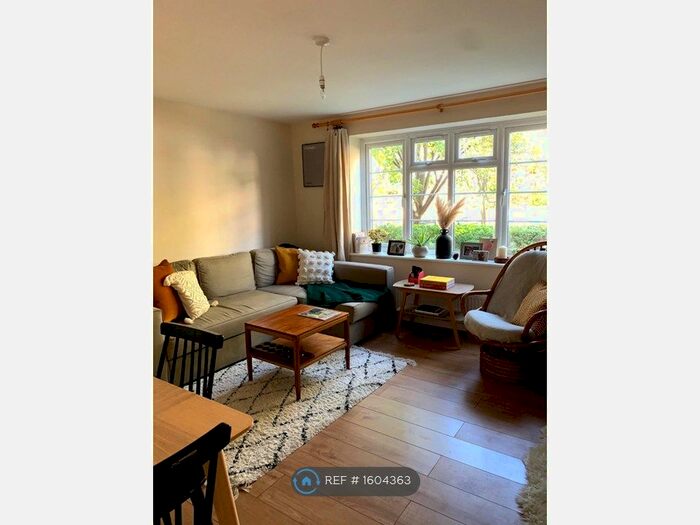 2 Bedroom Flat To Rent In Cintra Court, London, SE19