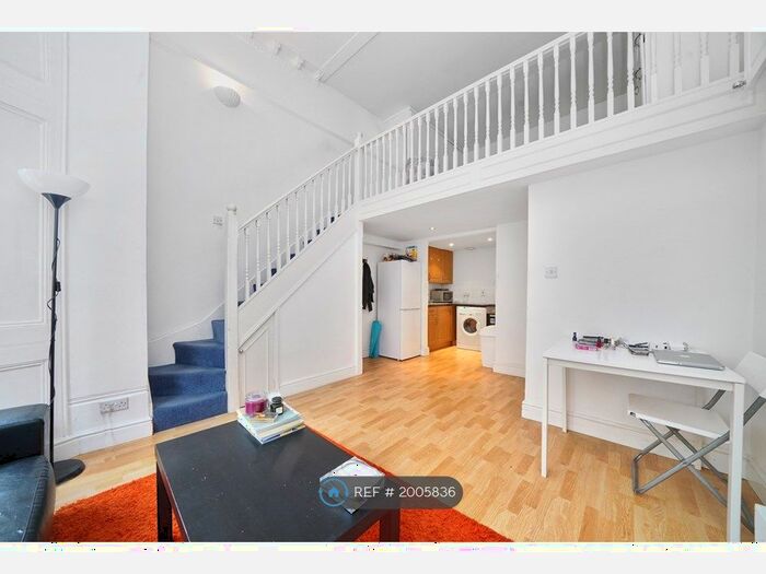 Studio To Rent In Earls Court, London, SW5