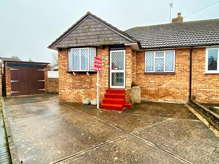 4 Bedroom Semi Detached Bungalow For Sale In Dalewood Road, Fareham, PO15