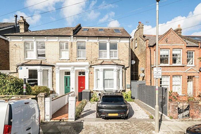 2 Bedroom Flat For Sale In Dornton Road, London, SW12