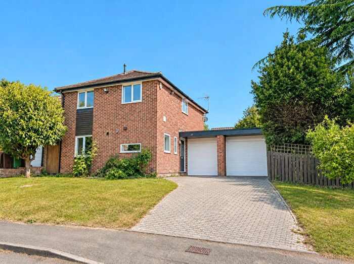 4 Bedroom Detached House For Sale In Drumaline Ridge, Worcester Park, KT4