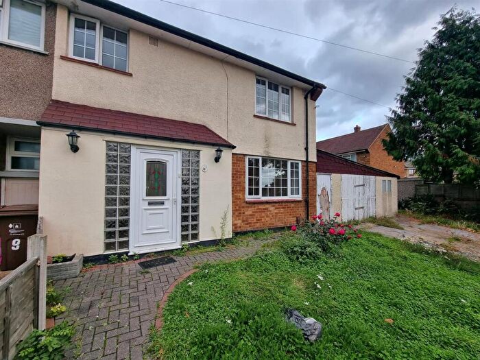 3 Bedroom End Of Terrace House For Sale In Hazel Grove, Romford, RM6