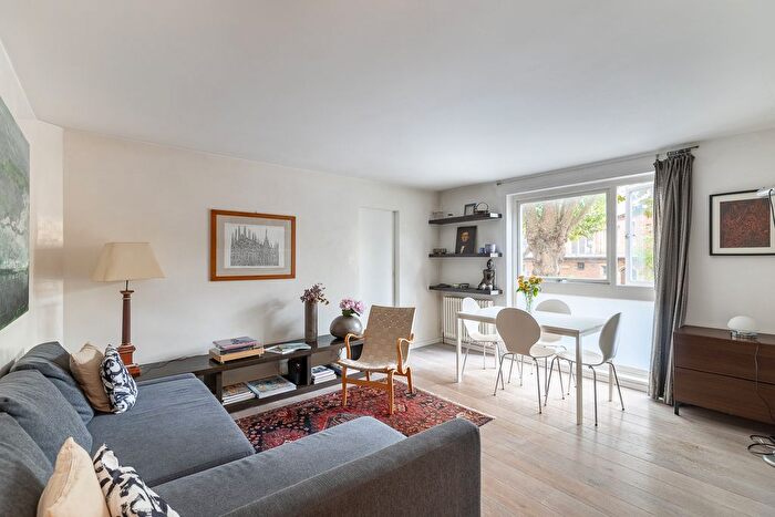 2 Bedroom Flat To Rent In Flat, St Quintin Avenue, Ladbroke Grove, London, W10