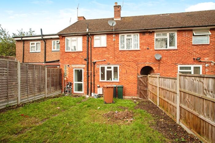 3 Bedroom End Of Terrace House For Sale In Otley Way, Watford, WD19