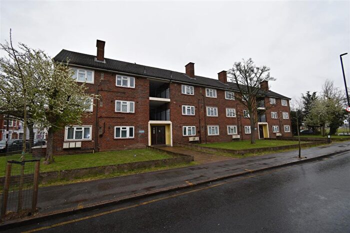 2 Bedroom Flat To Rent In London Road, London, SW17