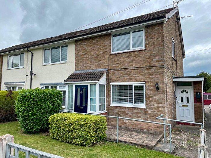 2 Bedroom Flat For Sale In Crispin Lane, Wrexham, LL11