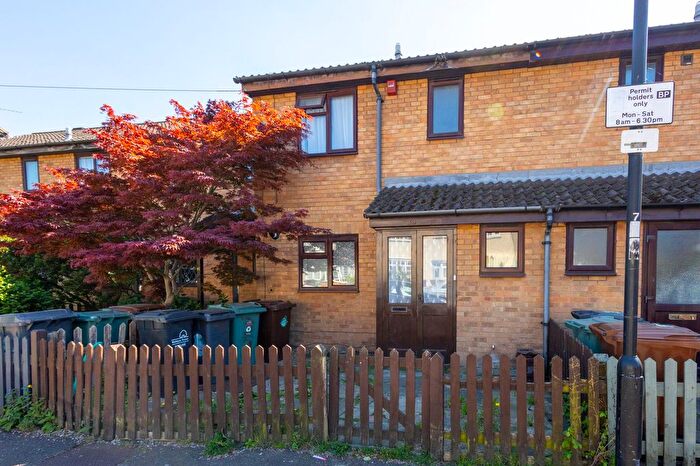 3 Bedroom Property For Sale In Penrhyn Crescent, London, E17