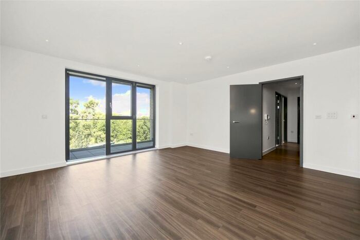 2 Bedroom Apartment To Rent In Goldsmiths Row London, E2