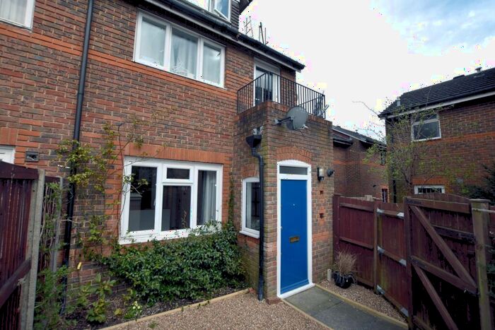 1 Bedroom Flat To Rent In Sycamore Grove London, SE20