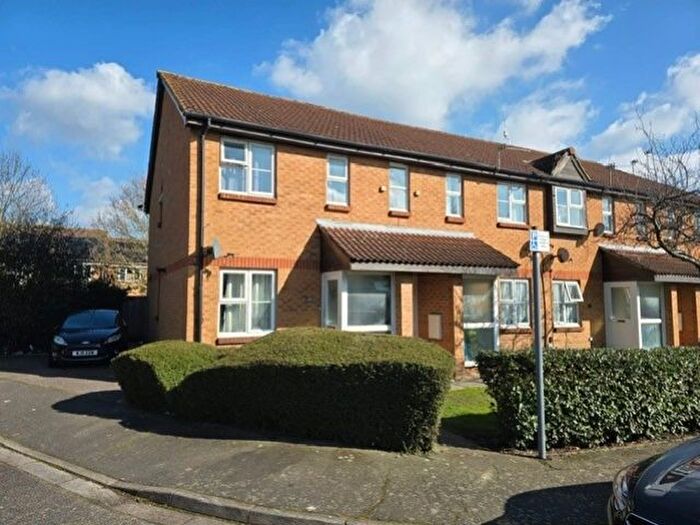 1 Bedroom Flat To Rent In Abbotswood Way, Hayes, UB3