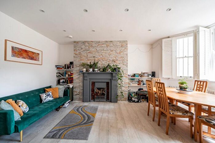 3 Bedroom Flat To Rent In Oxford Road, North Maida Vale, London, NW6