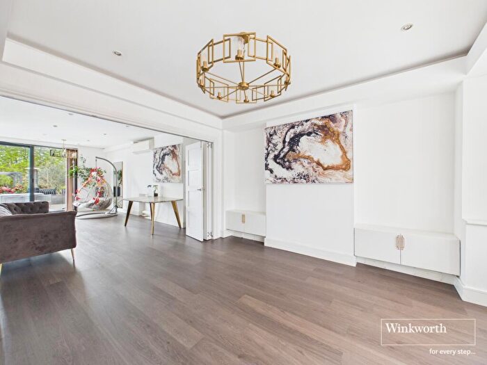 4 Bedroom Semi Detached House For Sale In Crundale Avenue, Kingsbury, London, NW9