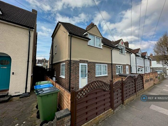 3 Bedroom Semi-Detached House To Rent In Lannoy Road, London, SE9
