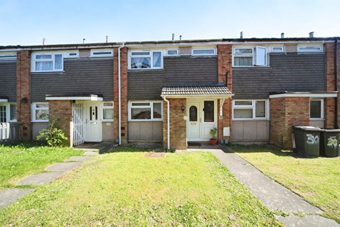3 Bedroom Terraced House For Sale In Thrales Close, Luton, LU3