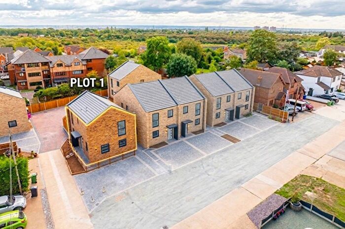 3 Bedroom Detached House For Sale In Grosvenor Road, Orsett, RM16
