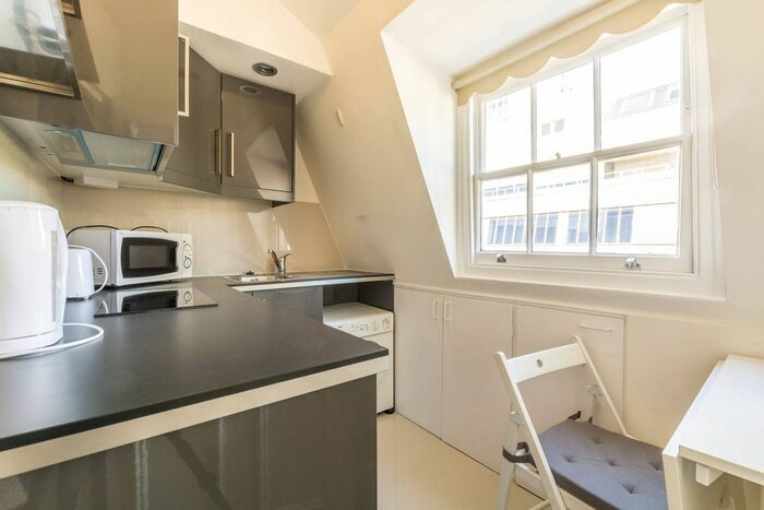 Studio To Rent In Fitzroy Street, Fitzrovia, London, W1T