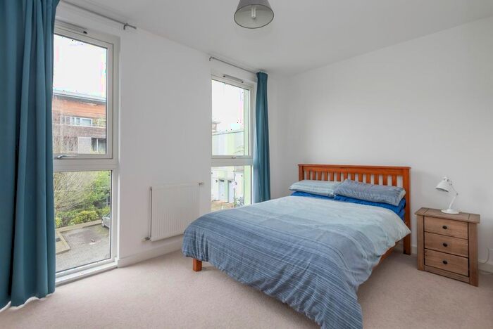 1 Bedroom Flat For Sale In Saw Mill Way, London, N16