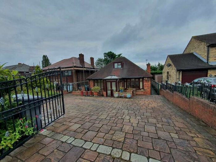 3 Bedroom Detached Bungalow To Rent In Healds Road, Dewsbury, WF13