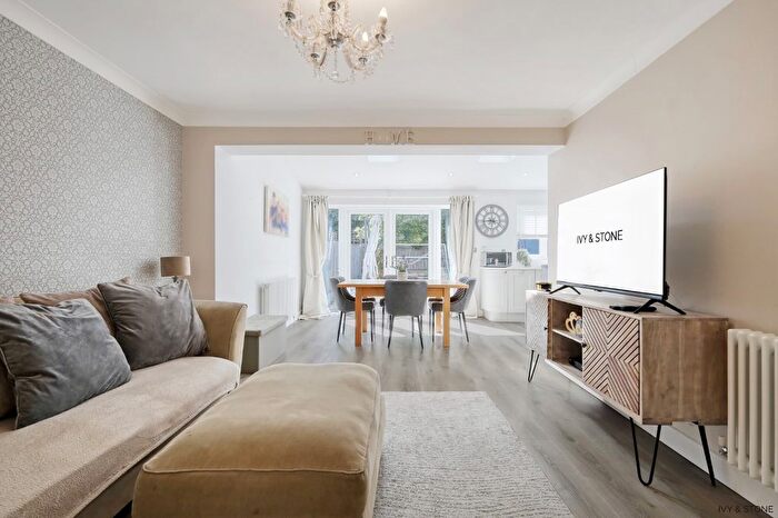 3 Bedroom Semi-Detached House For Sale In Woodhouse Lane, Broomfield, Chelmsford, Essex, CM1