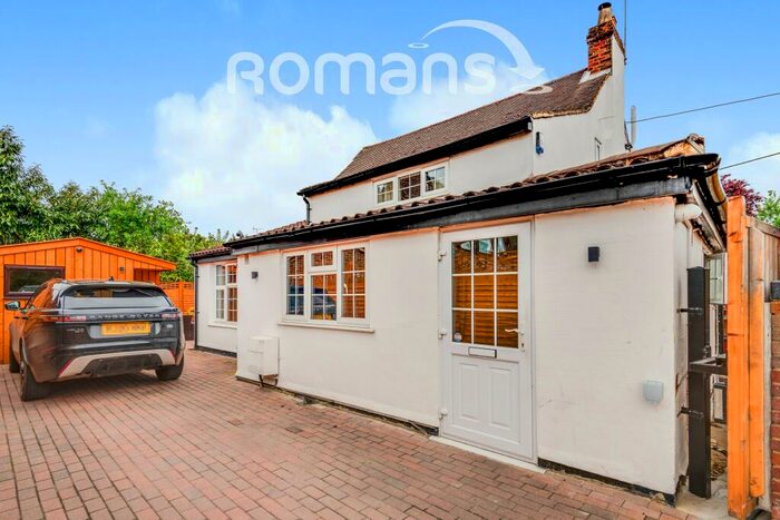 4 Bedroom Detached House To Rent In Mansion Lane, Iver, SL0