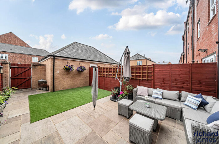 3 Bedroom Town House For Sale In Friday Street, Haydon End, Swindon, SN25