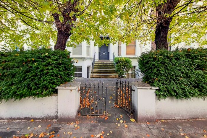 2 Bedroom Flat To Rent In Cambridge Gardens, North Kensington, London, W10