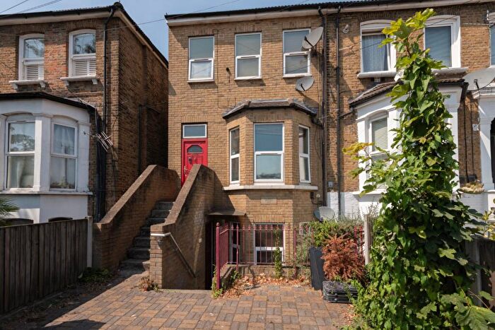 1 Bedroom Flat To Rent In Grove Green Road, Leytonstone, London, E11