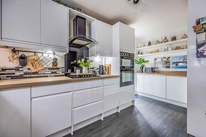 3 Bedroom Semi-Detached House For Sale In West End, Southampton, SO30