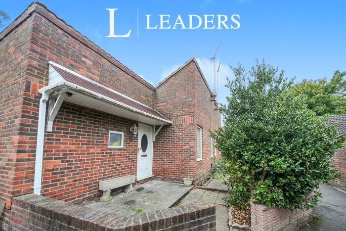 3 Bedroom Bungalow To Rent In Westminster Gardens, Houghton Regis, Dunstable, LU5