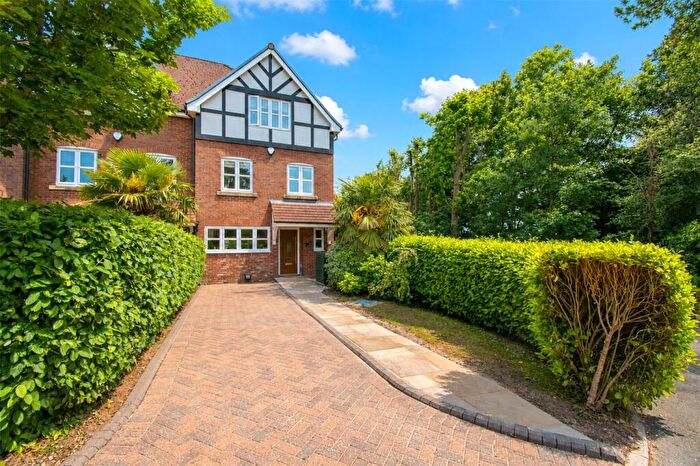 3 Bedroom End Of Terrace House For Sale In Lapwing Rise, Heswall, Wirral, CH60