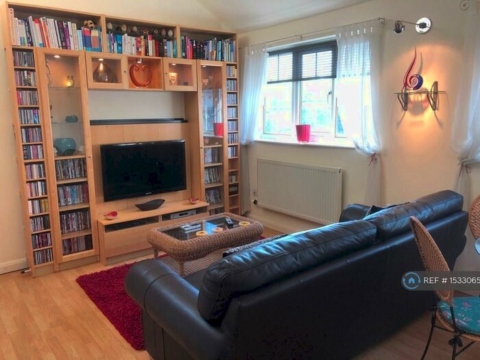 1 Bedroom Flat To Rent In Newburn Crescent, Swindon, SN1