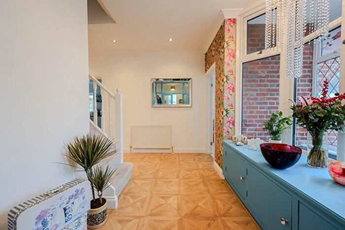 4 Bedroom Detached House For Sale In Tyrone Road, Southend-On-Sea, SS1