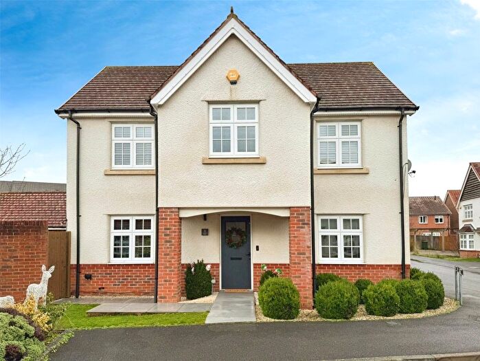 4 Bedroom Detached House For Sale In Bunting Lane, Bracknell, Berkshire, RG12