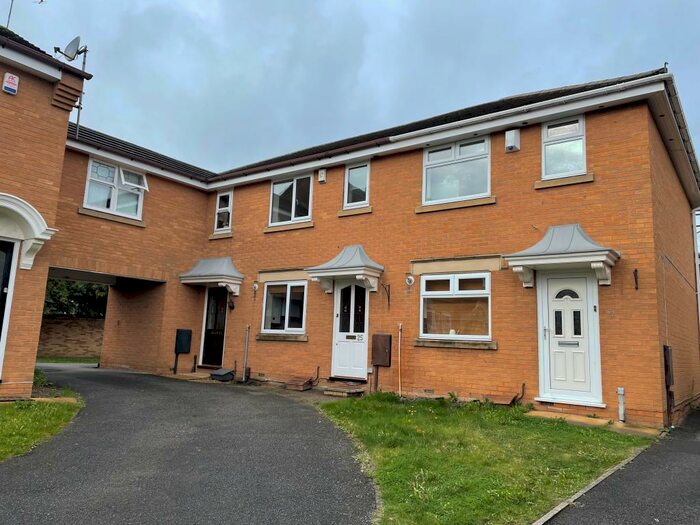 2 Bedroom Town House To Rent In The Paddock, Boulton Moor, DE24