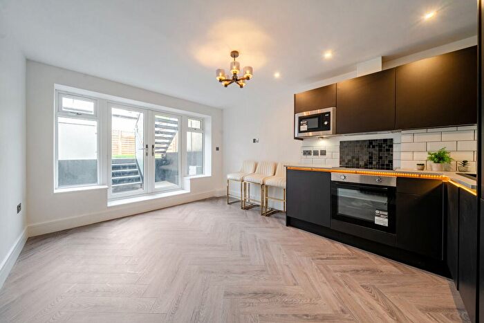 1 Bedroom Flat For Sale In Upper Richmond Road West, London, SW14