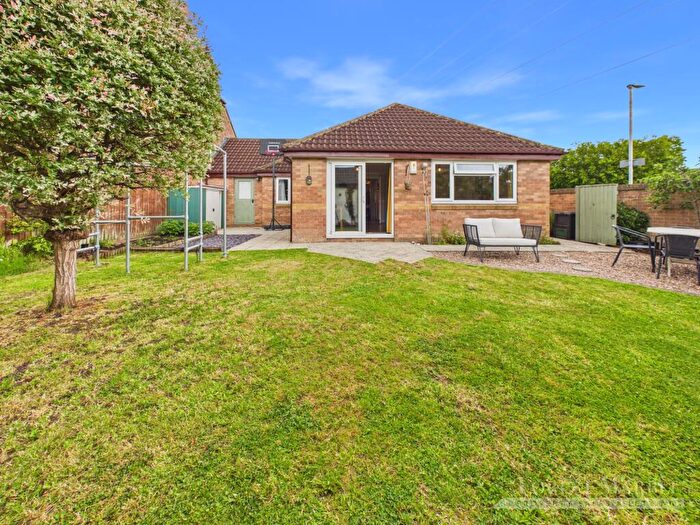 3 Bedroom Bungalow For Sale In Blagdon Walk, Frome, BA11