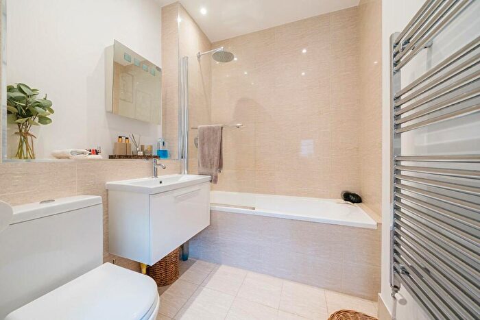 2 Bedroom Flat For Sale In Eton Square, Eton, Windsor, SL4