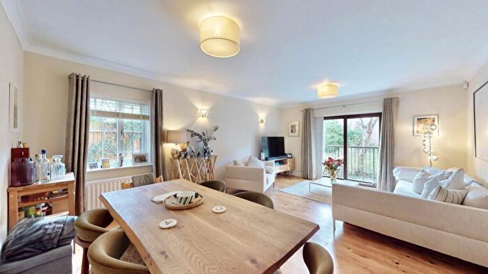 2 Bedroom Apartment For Sale In Maybury Mews, Highgate, N6