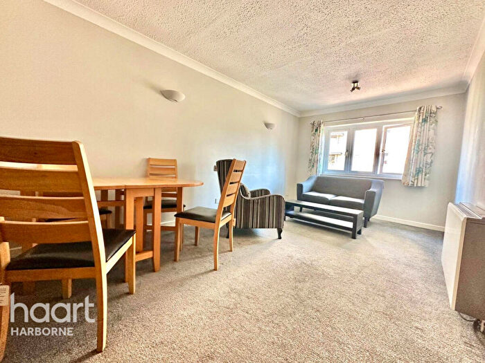 1 Bedroom Apartment To Rent In Queens Court, City Centre, B1