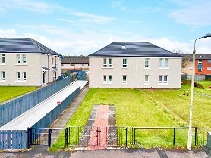 2 Bedroom Apartment For Sale In Floorsburn Crescent, Johnstone, PA5