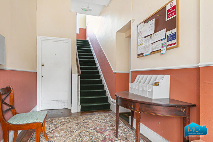 2 Bedroom Apartment To Rent In Woodside Park Road, North Finchley, London, N12