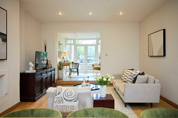 1 Bedroom Flat For Sale In Holland Road, West Kensington, W14