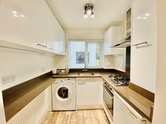 1 Bedroom Flat To Rent In Potters Road, New Barnet, EN5