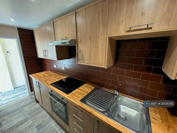 2 Bedroom Flat To Rent In Alder Road, Poole, BH12