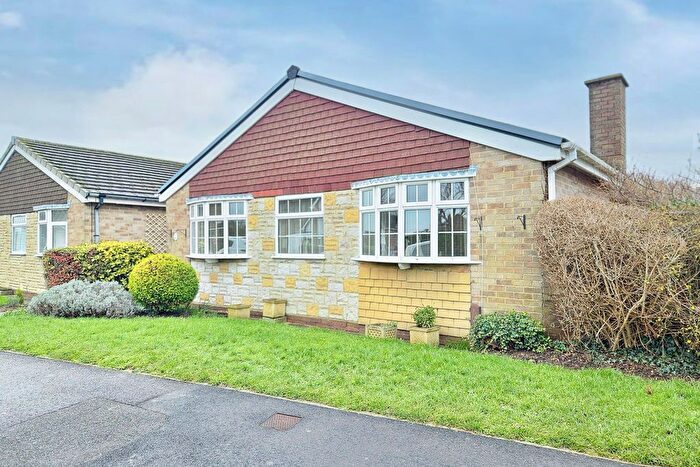 3 Bedroom Detached Bungalow For Sale In The Curve, Peel Common, Gosport, PO13