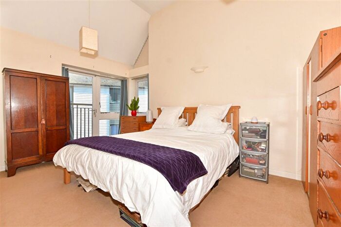 2 Bedroom Flat For Sale In Beaconsfield Road, Dover, Kent, CT16