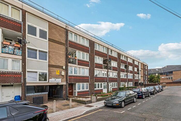 3 Bedroom Flat To Rent In Moody Street, London, E1