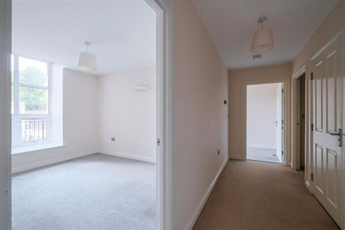 2 Bedroom Apartment For Sale In Gratrix Lane, Sowerby Bridge, HX6